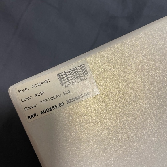 Guess wallet in ruby brand new in box with tags - Picture 3 of 10